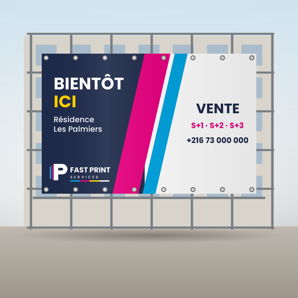 Bâche de chantier à œillets fixée sur un échafaudage