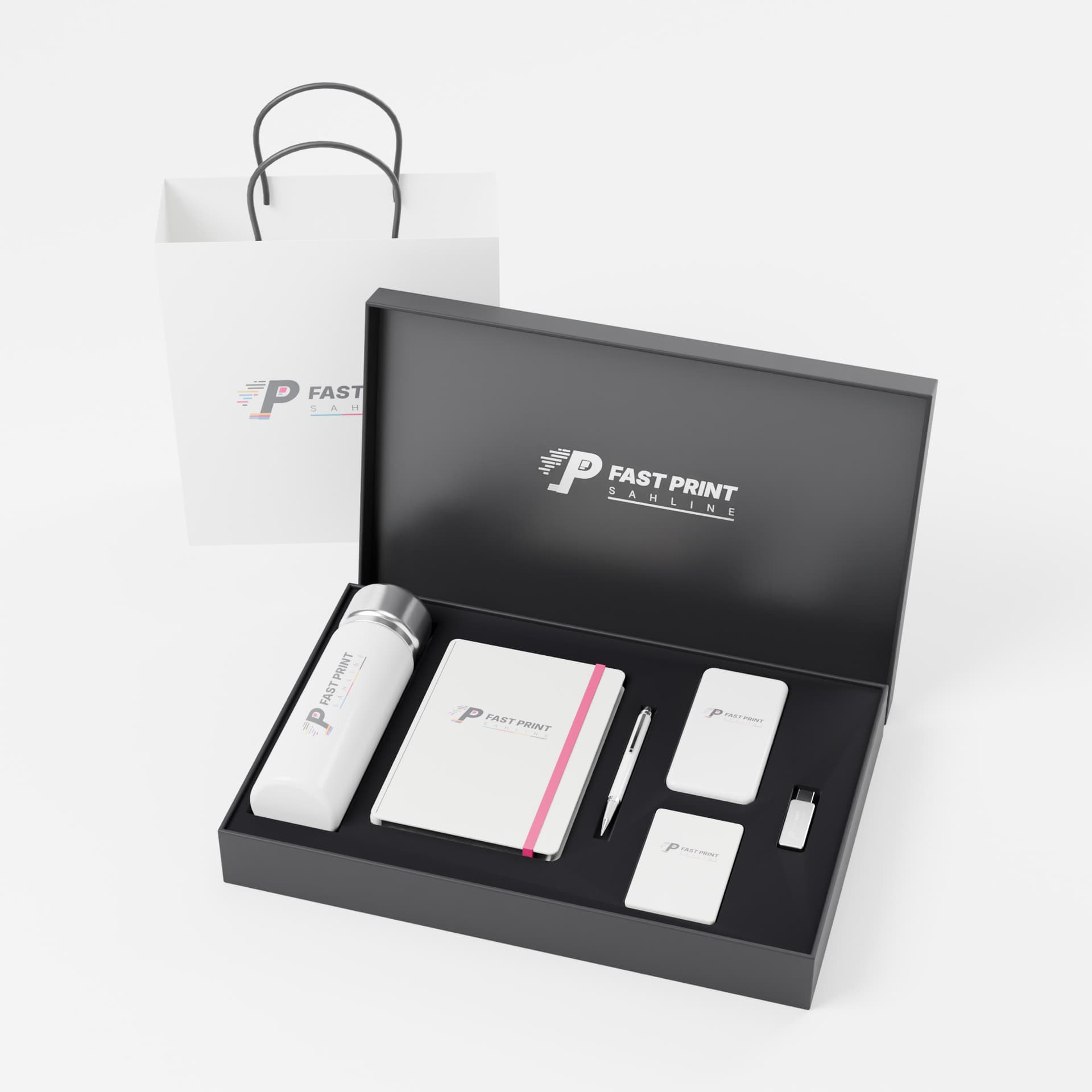 Coffret cadeau 6 pièces blanc et noir, chaque objet marqué au logo, avec son sac